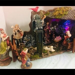 Nativity Figurine Set Stable with light